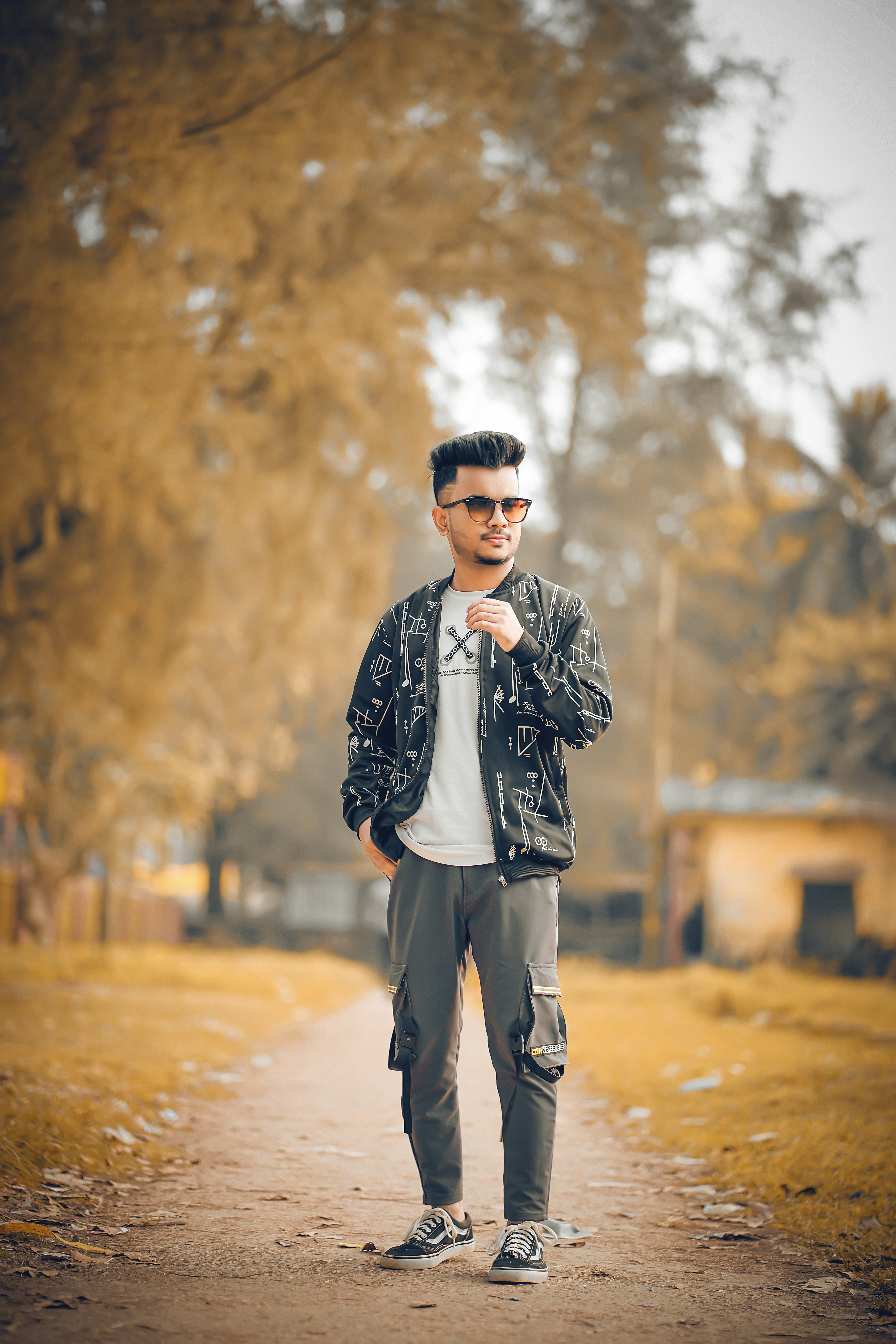 合规提示与信息核验图