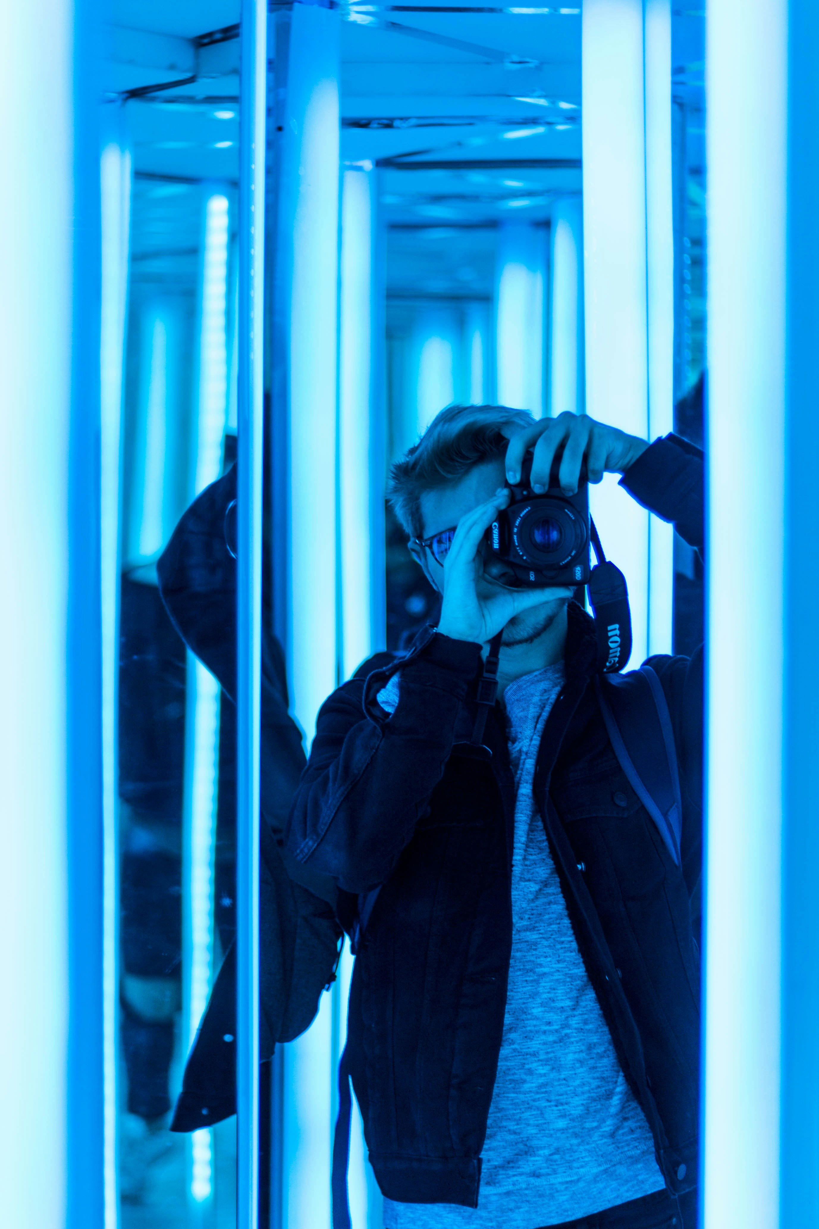 九一传媒团队与制作场景图