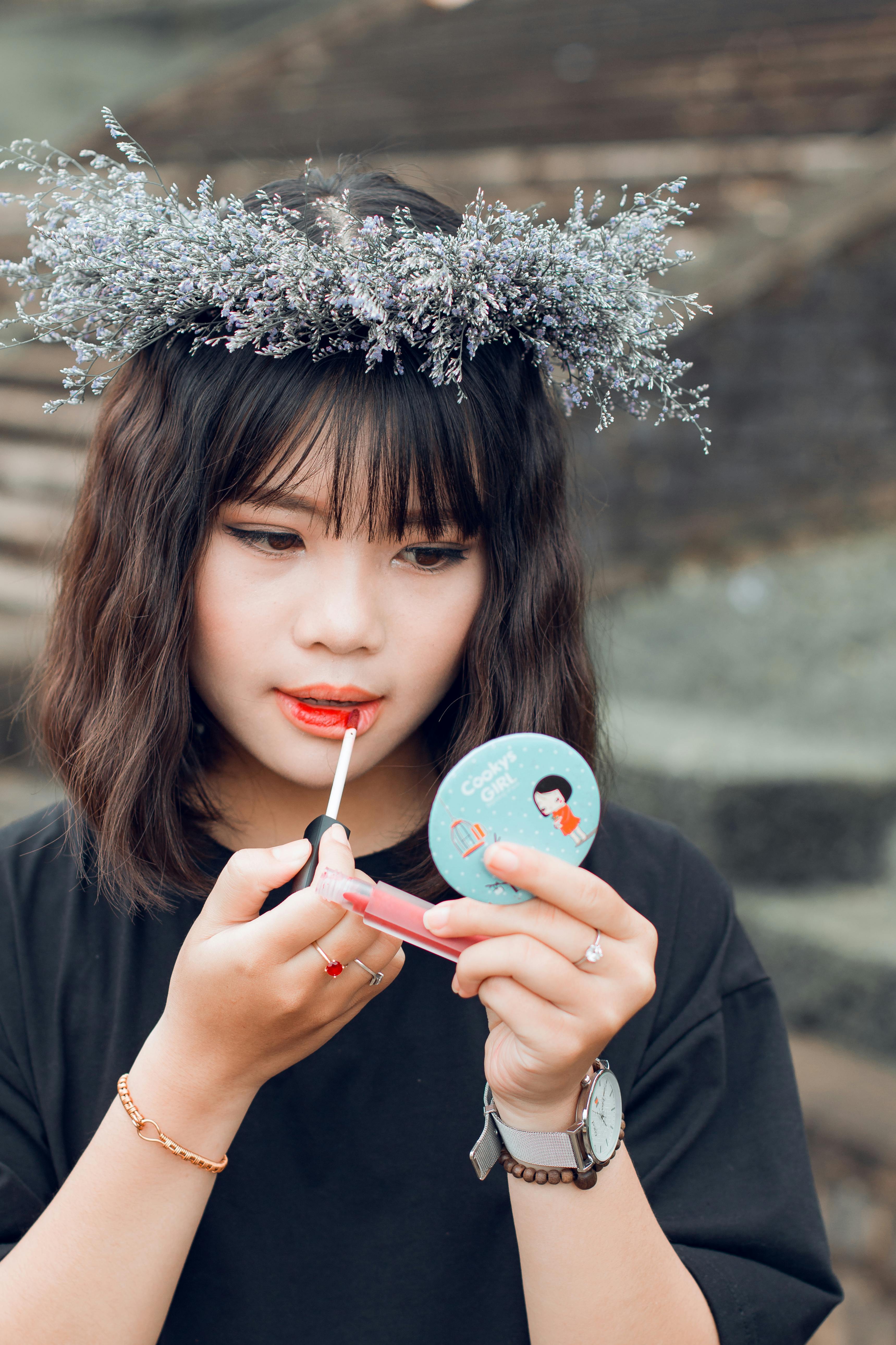 精东传媒影业公司代表作品海报：电影质感与人物合影风格