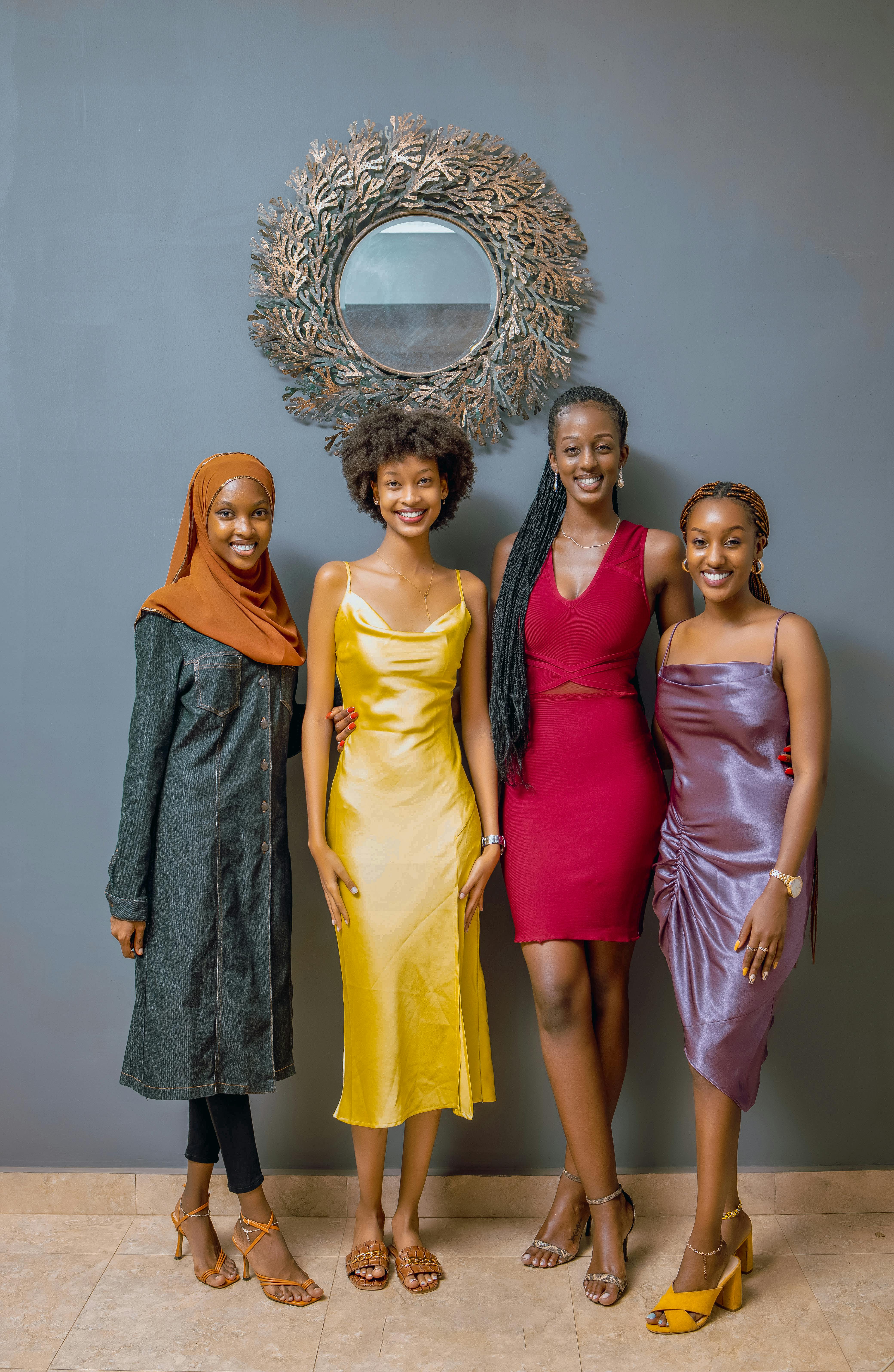 影视团队与拍摄器材准备的质感画面