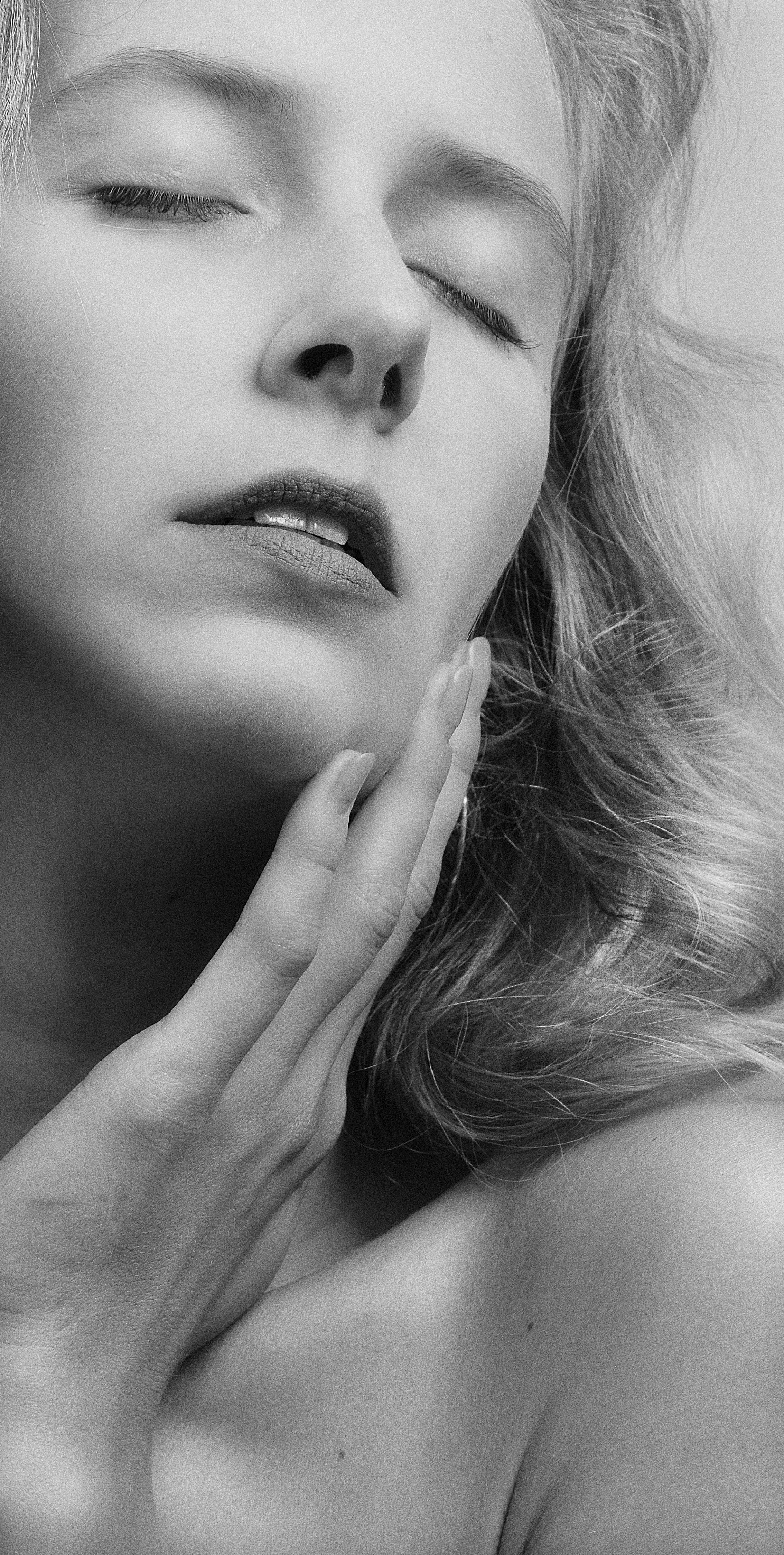 mini传媒作品封面：理性与秩序感画面