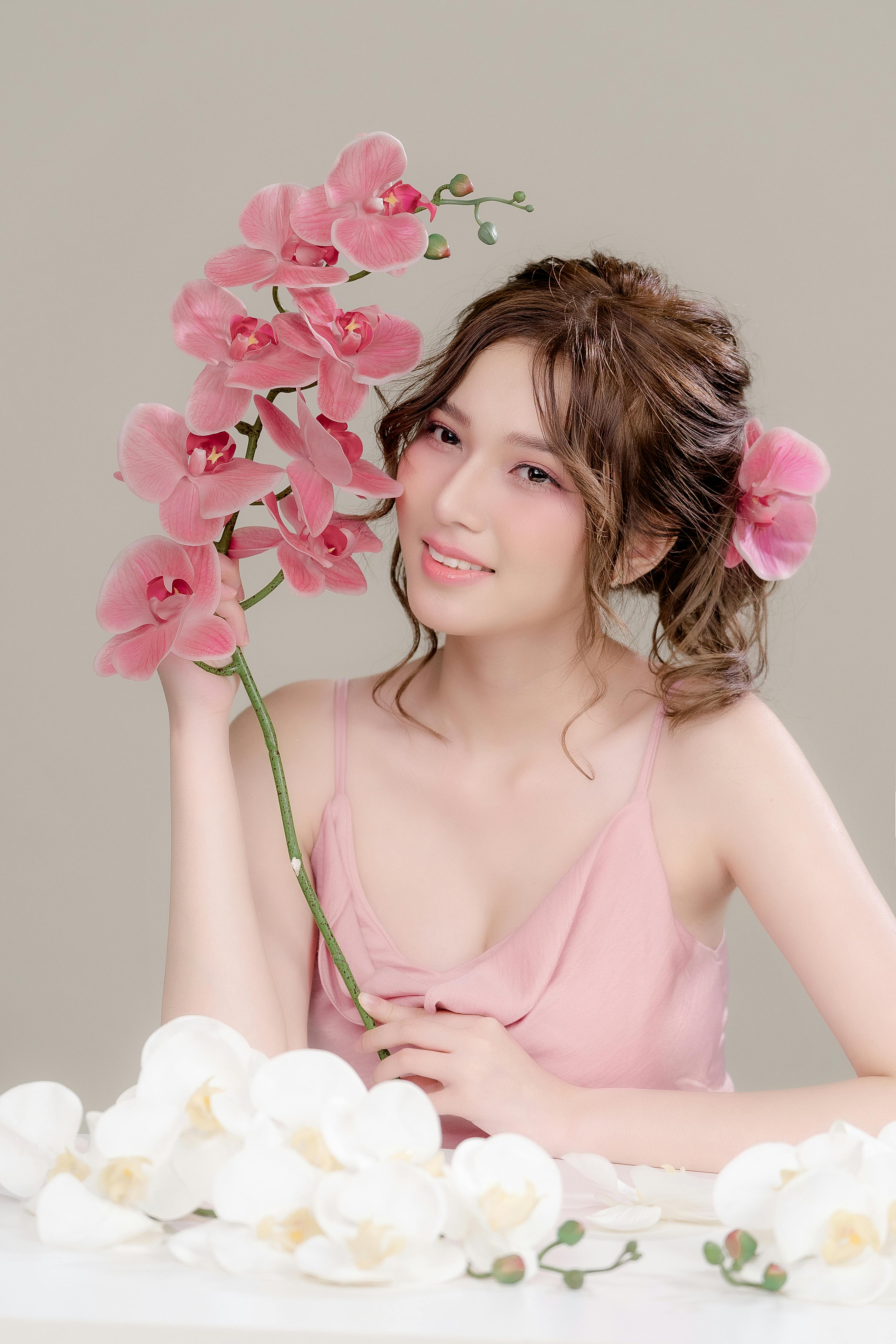 新片速递缩略图：电影感人物与城市氛围