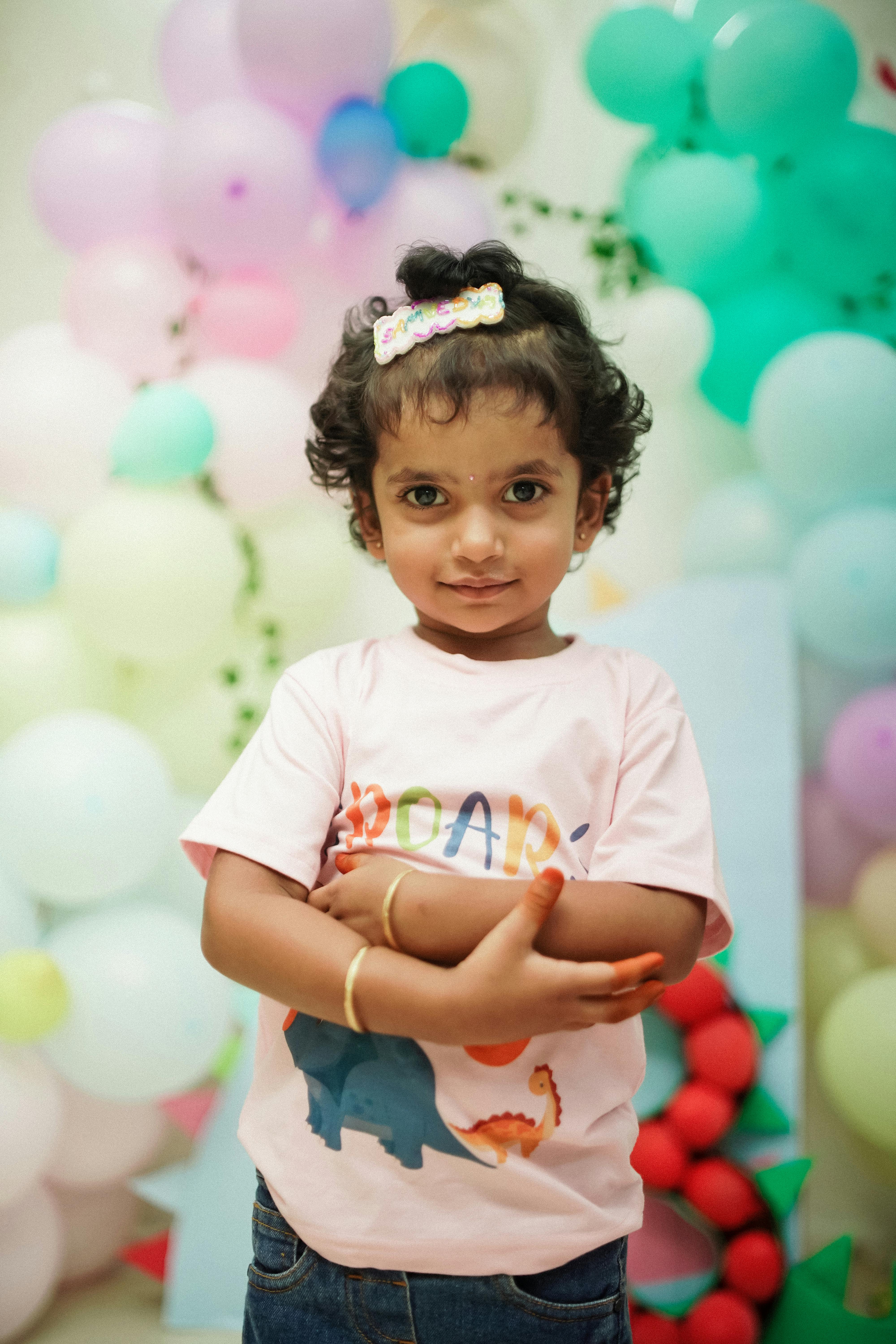 年度总结汇报的预览缩略图，展示标题与数据布局区域