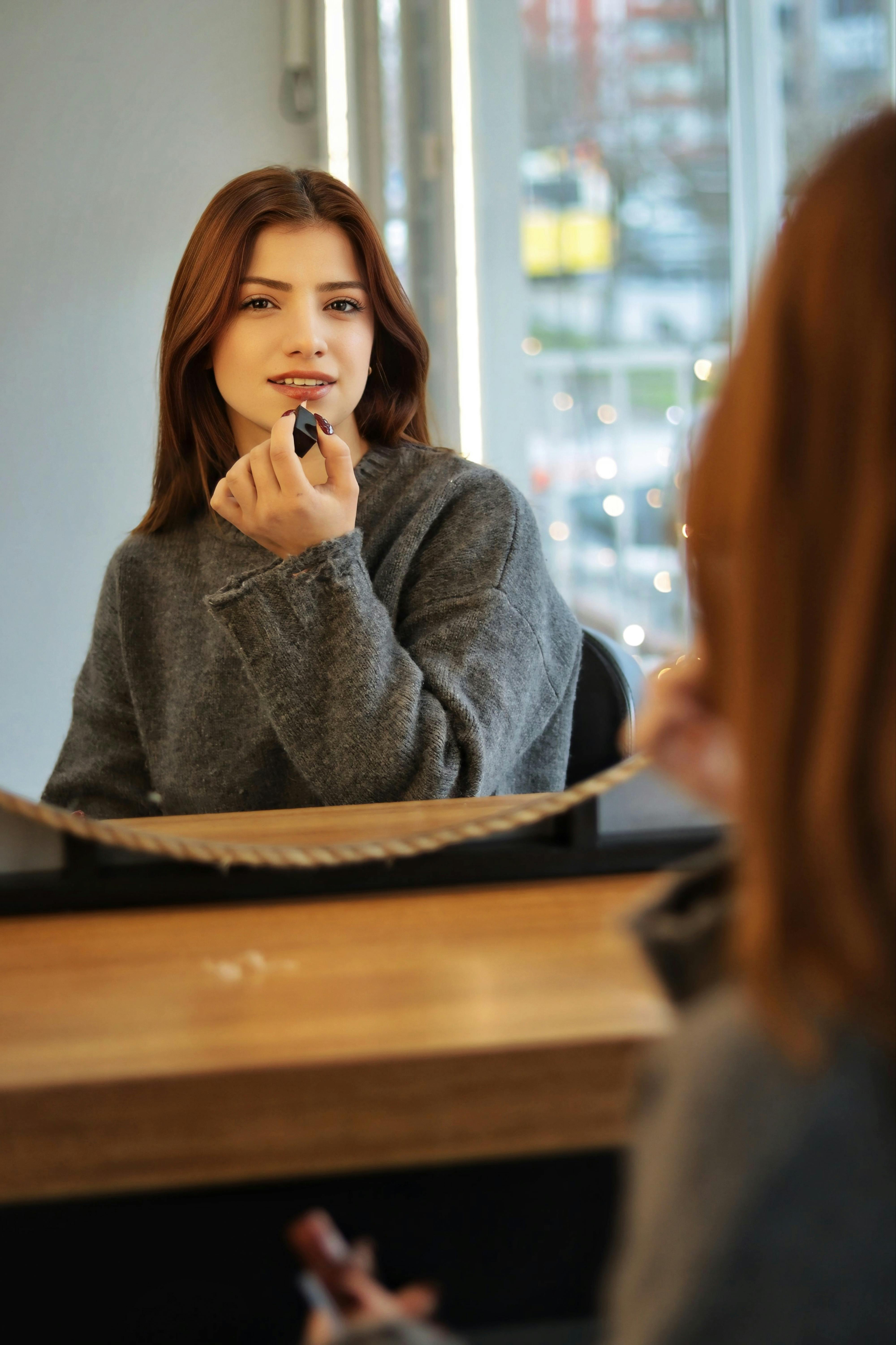 色彩明亮的娱乐内容背景图