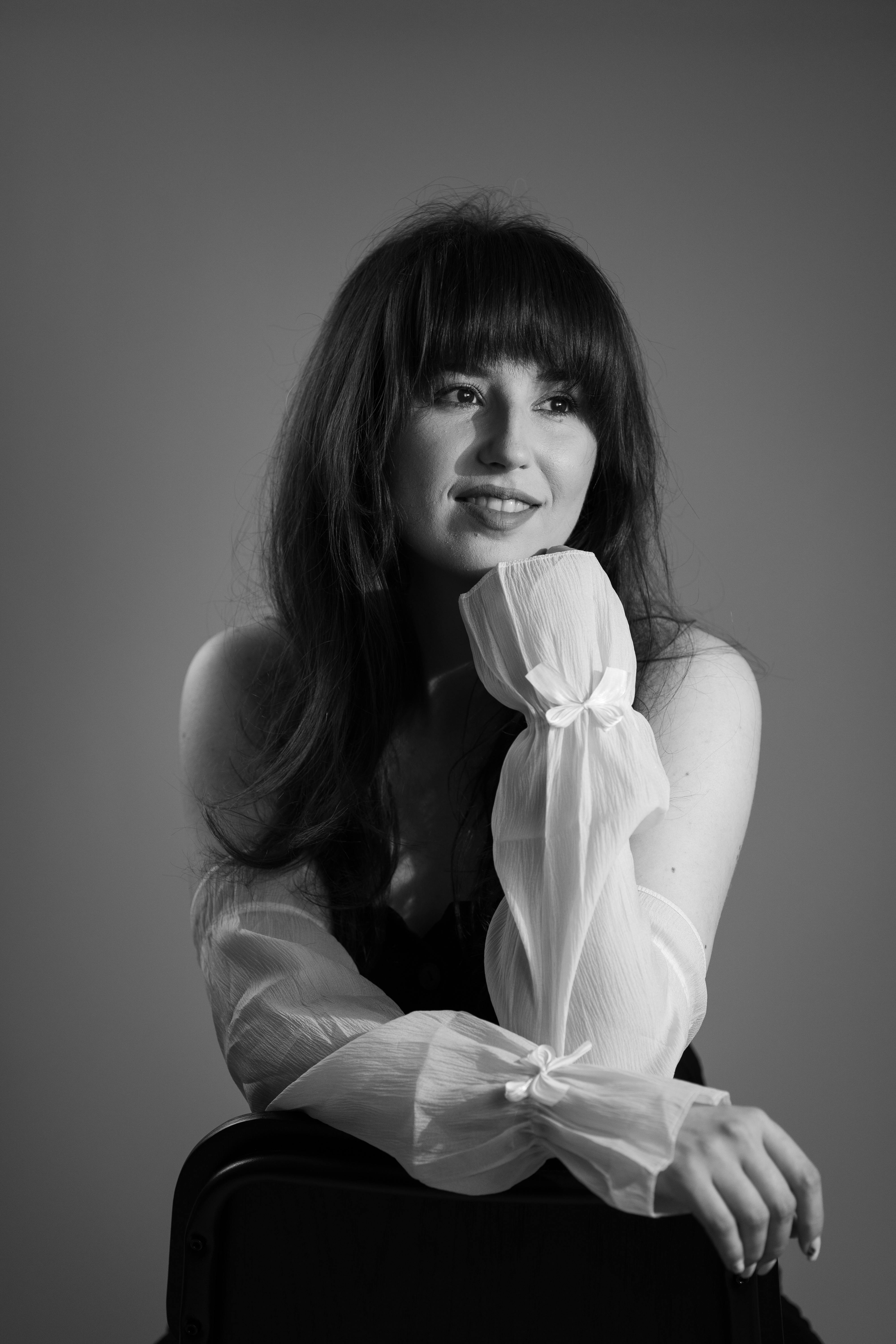 新媒体内容制作：画面风格化与品牌调性的短视频素材