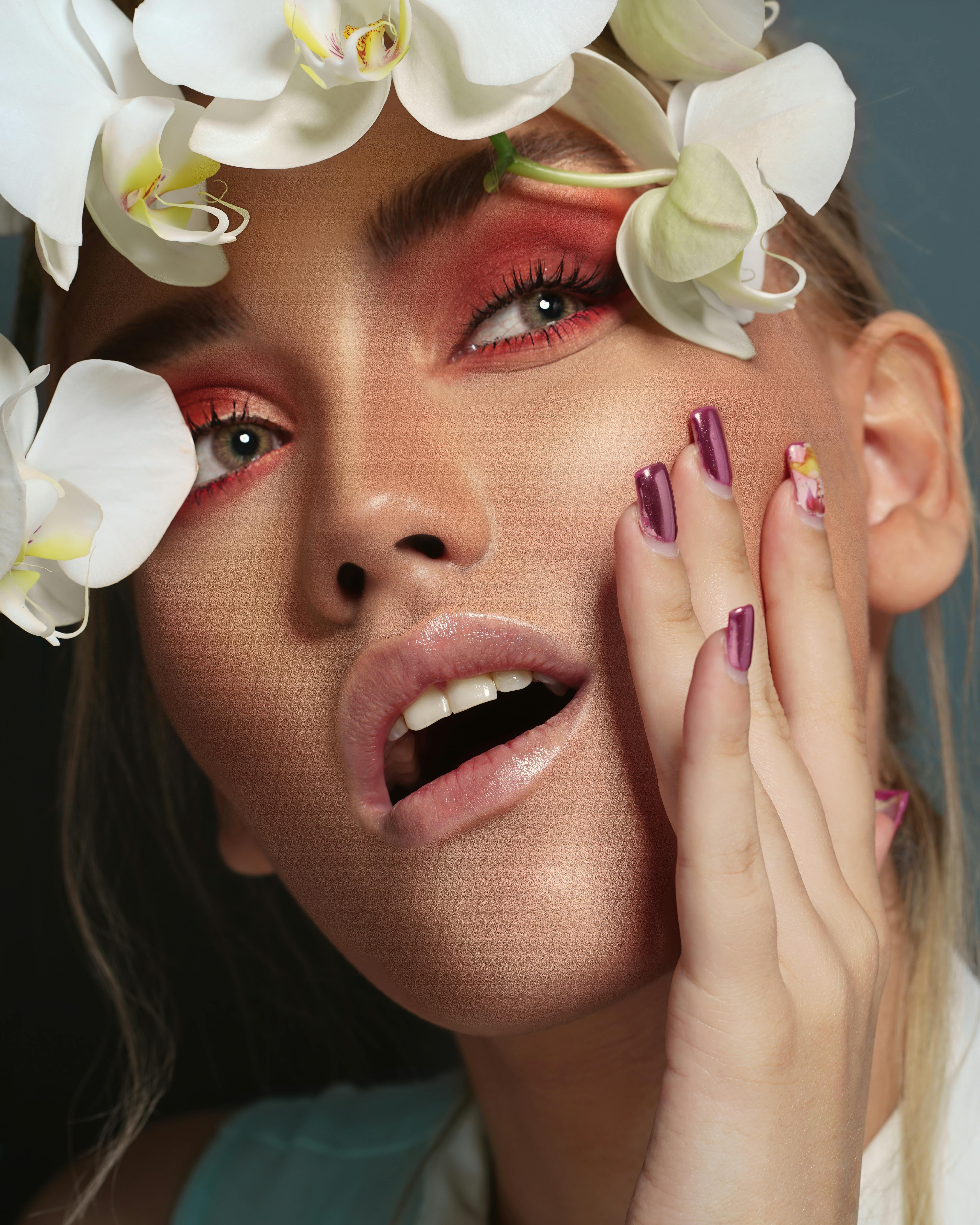 壁纸图:人物与氛围色彩