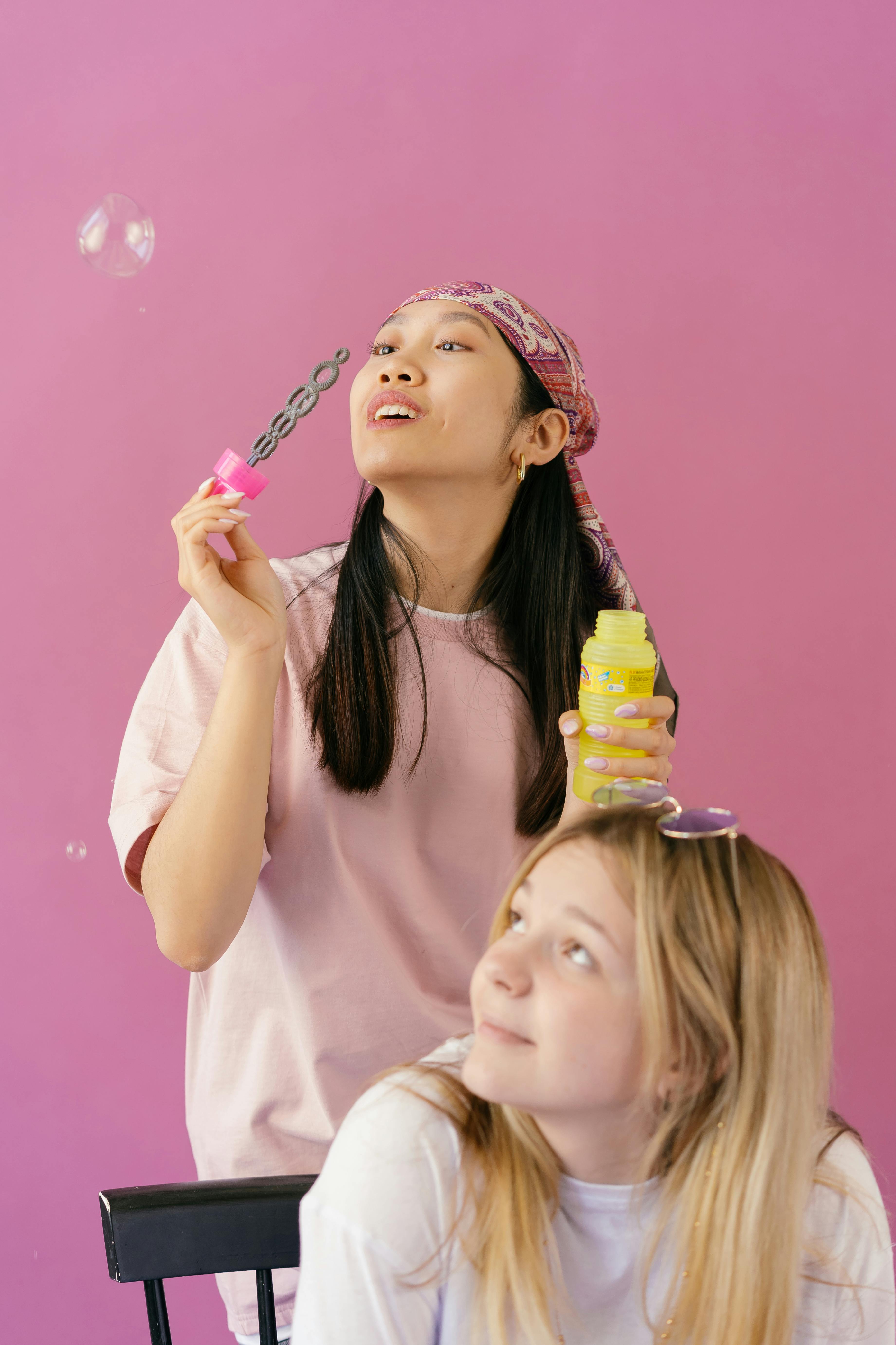 用于活动采访与企业宣传结合的画面氛围图